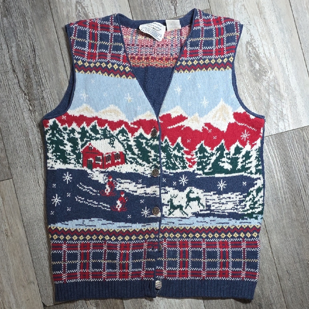 Northern Treasures | Vintage 90's Festive Winter Mountains Sweater Vest